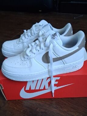 Nike White Air Force 1 '07 Next Nature